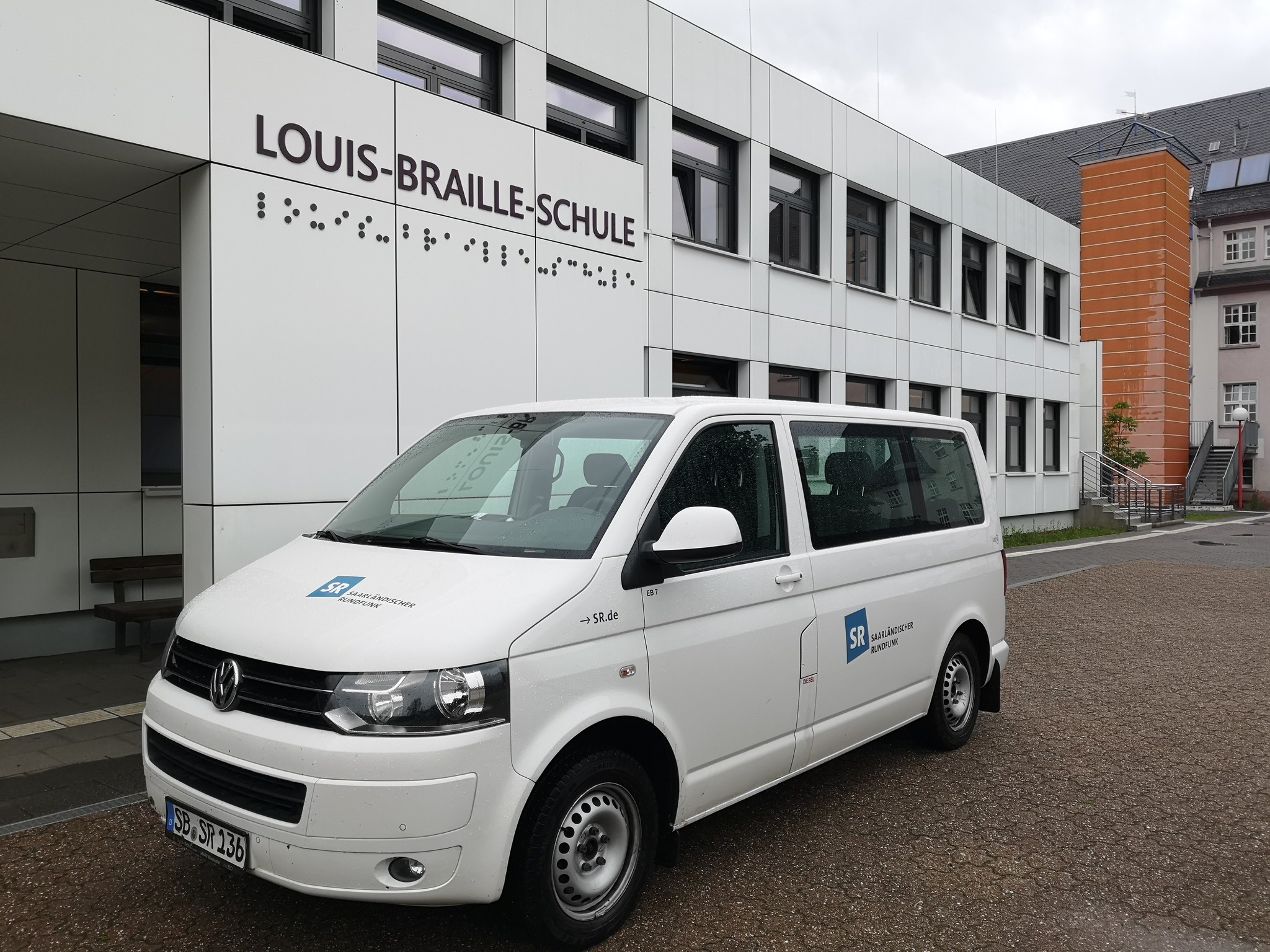 BUS%20SR%20vor%20Schulgeb%C3%A4ude BUS%20SR%20vor%20Schulgeb%C3%A4ude